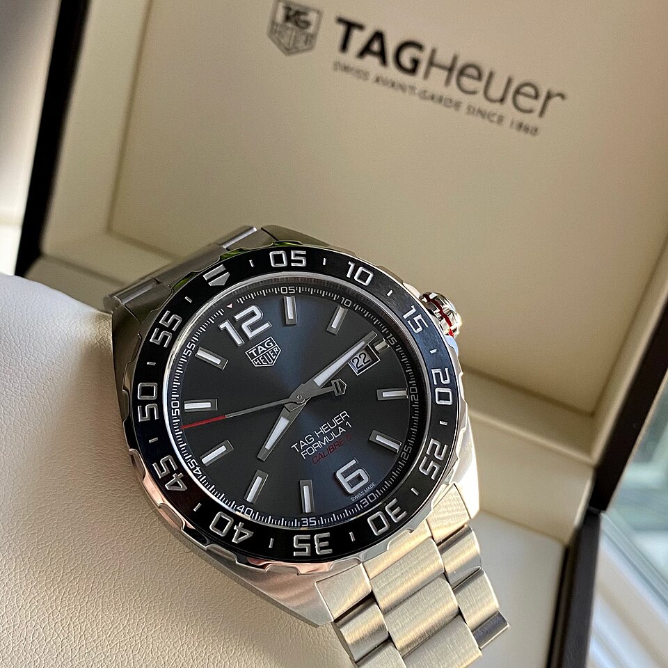 TAG Heuer Formula: Formula 1 Calibre 5 Automatic ref. WAZ2011.BA0842, with its box (per file description)