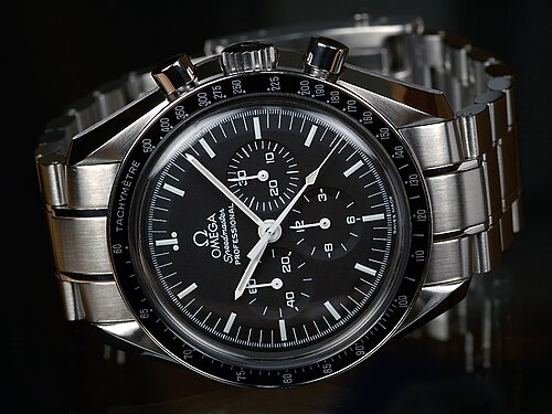 Omega Speedmaster: Speedmaster Professional (2005 photo), front on bracelet